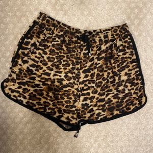 Sz large leopard shorts